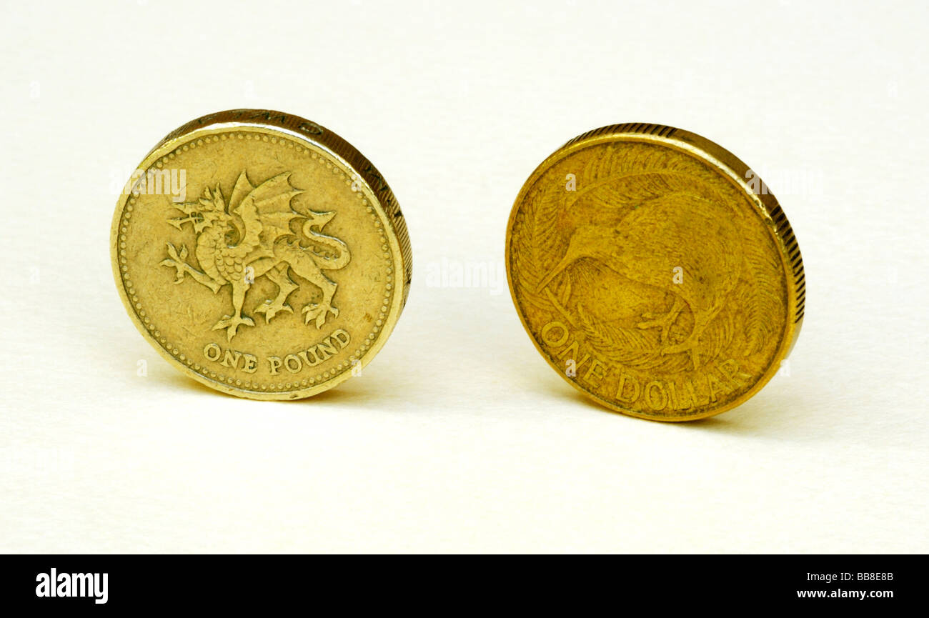 Großbritannien-UK-Pfund-Münze und Neuseeland-Dollar-Münze Stockfoto