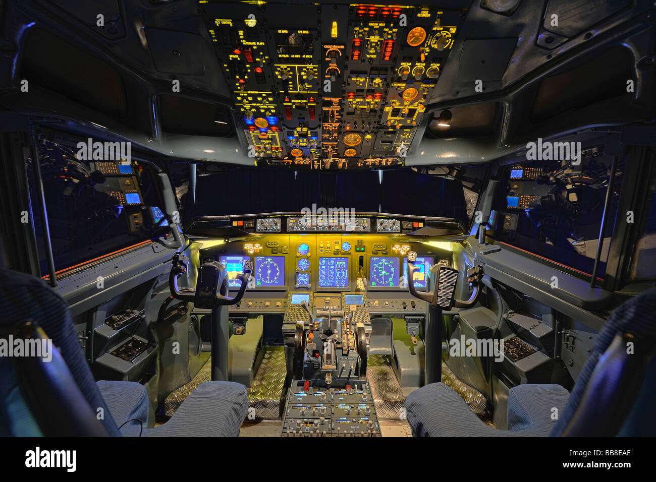 Blick auf das Cockpit einer Boeing 737-700 in einem Flugsimulator von der Firma Wulff/Zellner GbR, Berlin, Deutschland Stockfoto