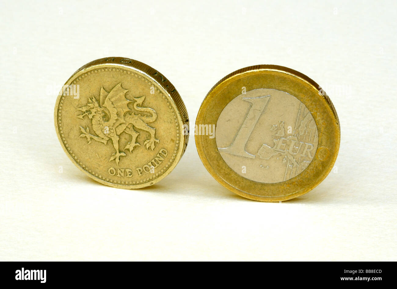 Großbritannien-UK-Pfund-Münze und Europa-Euro-Münze Stockfoto
