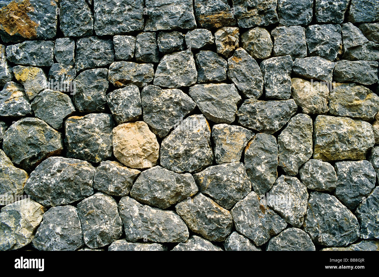 Mallorquinischen Wand aus Bruchsteinmauerwerk, genau übereinander Kalksteine, Serra de Tramuntana-Gebirge, Nordküste, Mallorca, Balearen Stockfoto