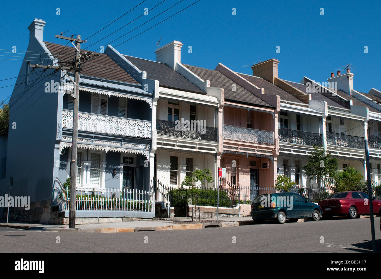 Eine Reihe von viktorianischen Reihenhäusern im Stadtteil Paddington, Sydney, Australien Stockfoto