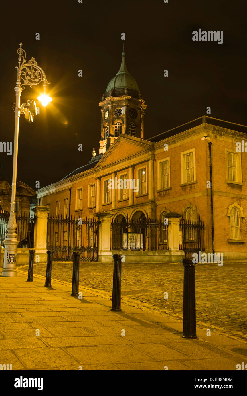 Bedford Turm des Dublin Castle in der Nacht, Dublin, Irland Stockfoto