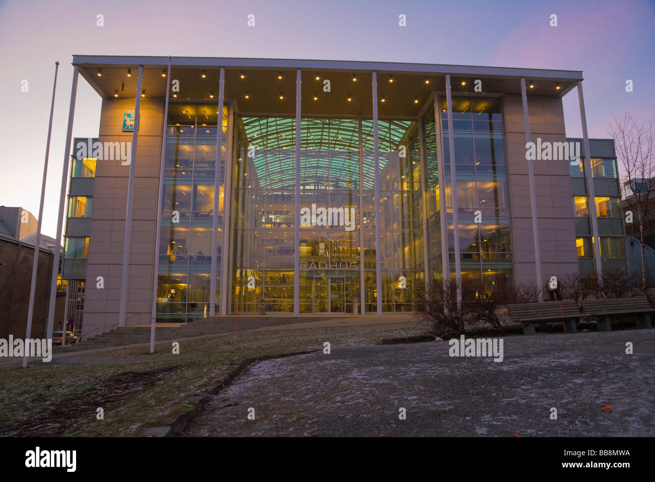 Neues Rathaus, Radhus, Polarnacht, Winter, Tromso, Troms, Norwegen Stockfoto