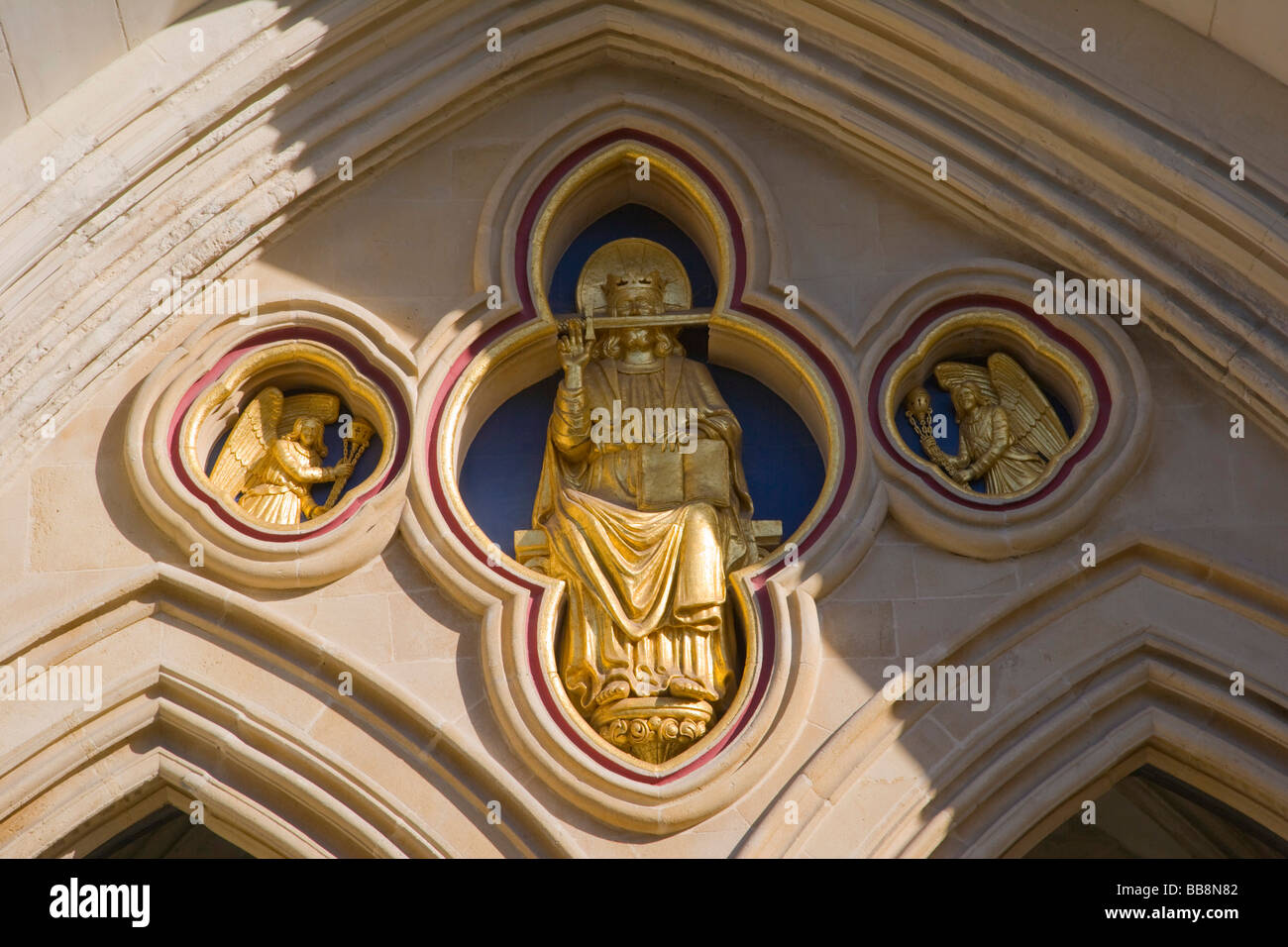Details über den Eingang Tür, Chichester Cathedral, Sussex, England, Vereinigtes Königreich Stockfoto