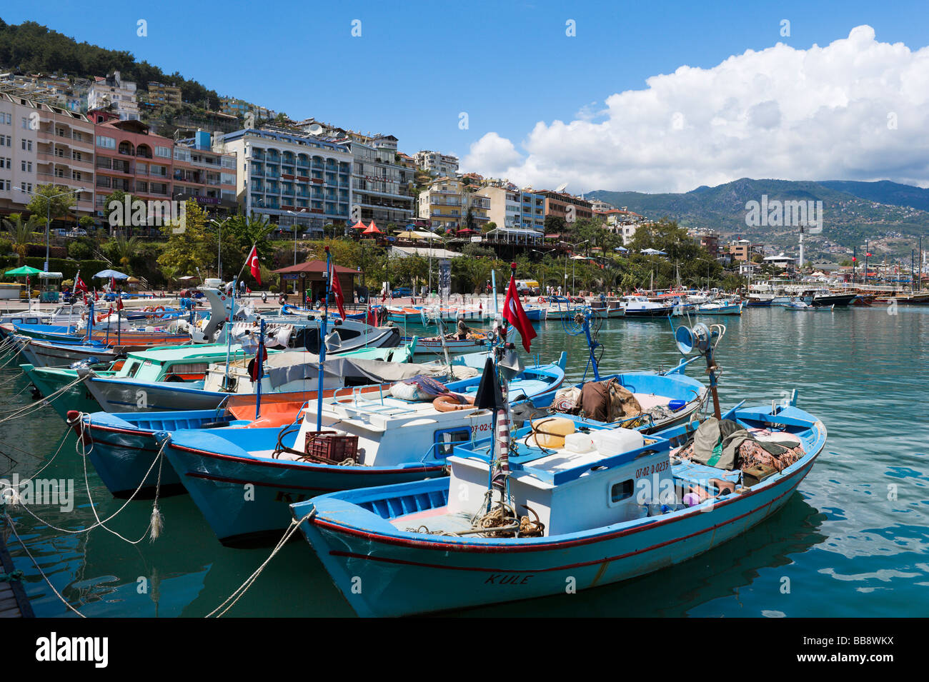 Fischerboote im Hafen von Alanya, Mittelmeerküste, Türkei Stockfoto