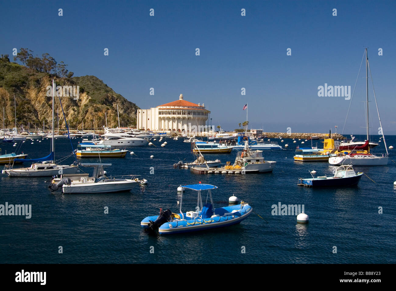 Die Catalina Casino und Avalon Hafen auf Catalina Island, Kalifornien USA Stockfoto