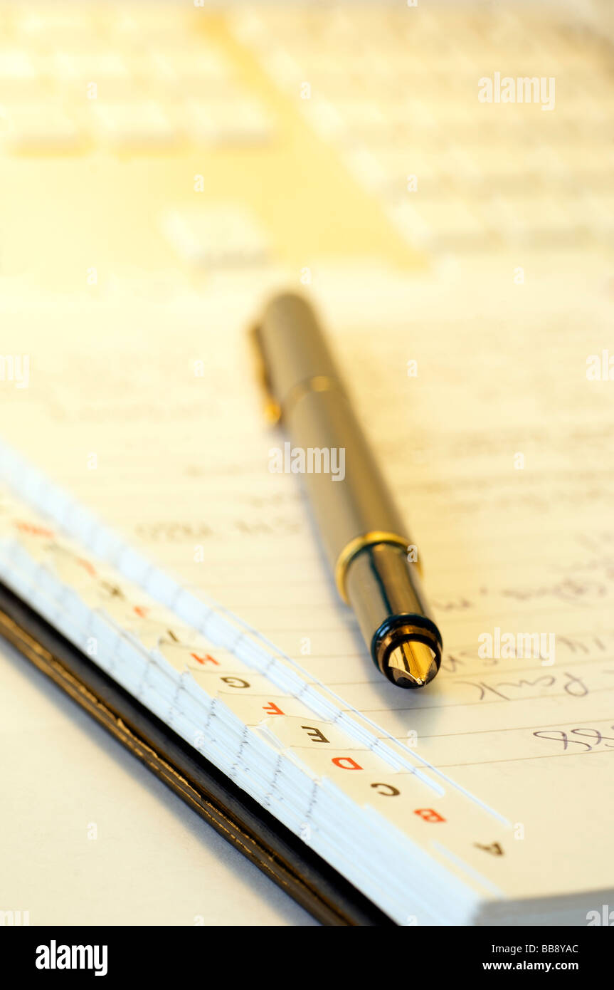 Stift und Kontakt Buch Stockfoto