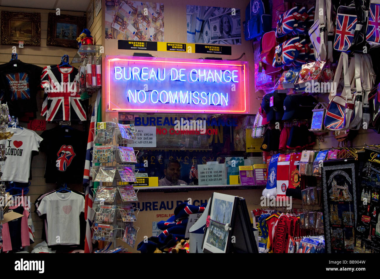 Bureau De Change in touristische Souvenirs & Souvenirladen Westminster London Stockfoto