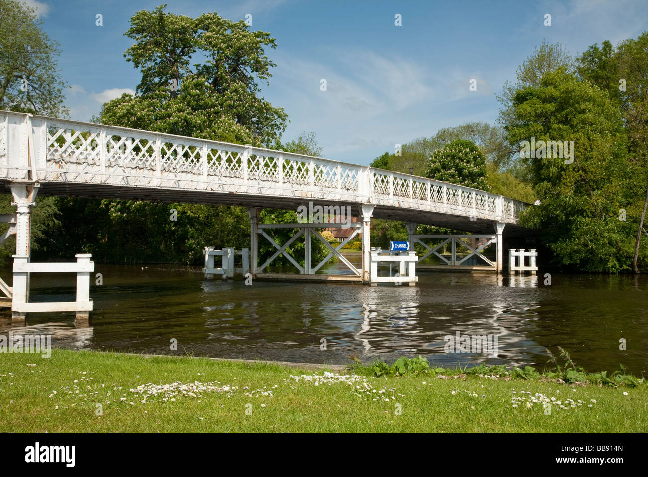 Whitchurch mautpflichtige Brücke über den Fluss Themse Whitchurch Berkshire Uk Stockfoto
