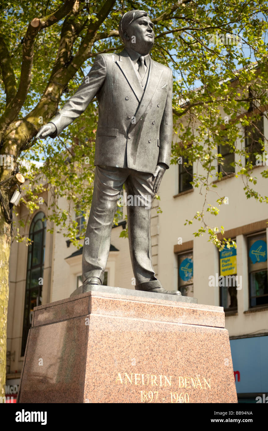 Statue von Aneurin Bevan Gründer des britischen National Health Service Cardiff City Centre Wales UK Stockfoto