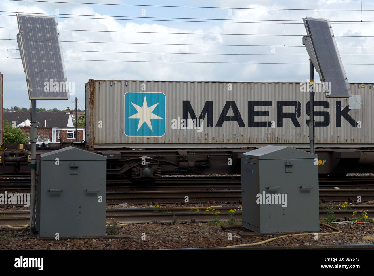 Solar-Panels suppling Strom an Eisenbahn-Signaltechnik, Ipswich, Suffolk, UK. Stockfoto