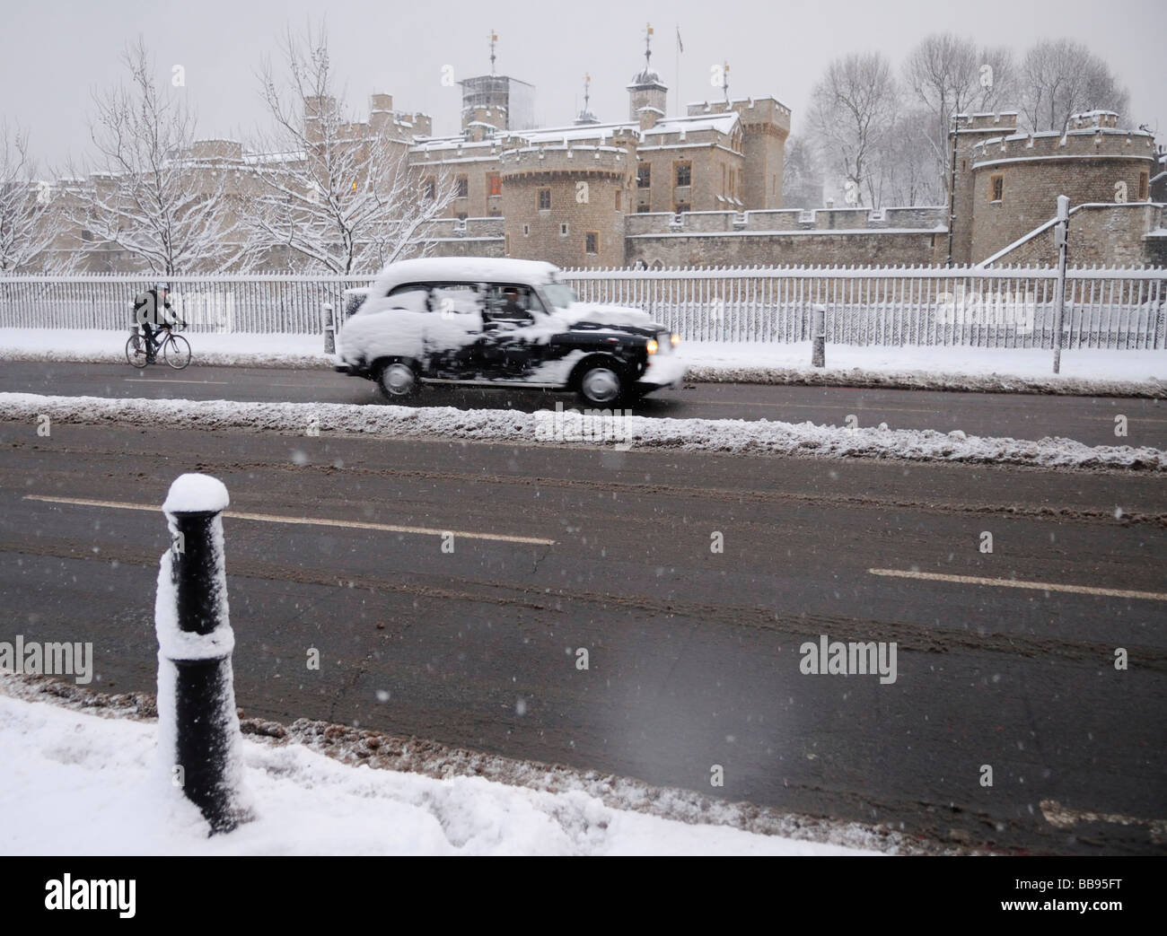 Schnee bedeckt den Tower of London Stadt London England Großbritannien 2. Februar 2009 Stockfoto