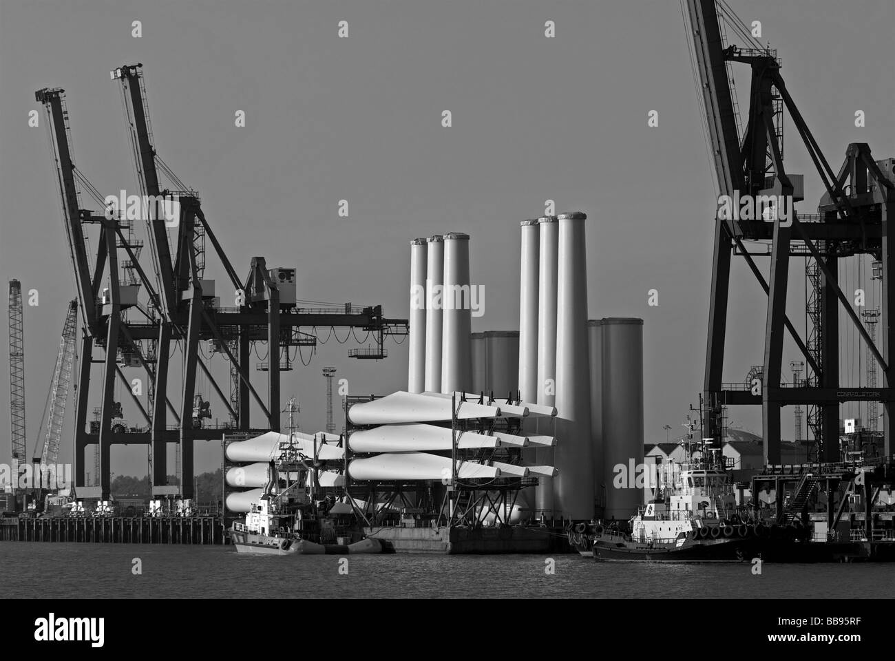 Siemens-Windturbinen für einen Offshore-Windpark, Hafen von Felixstowe, Suffolk, UK. Stockfoto