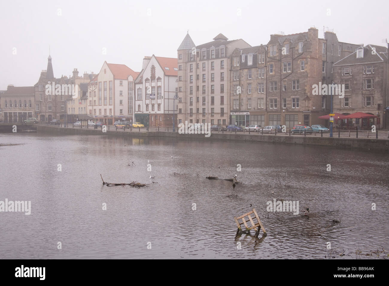 Müll in den Hafen von Leith Stockfoto