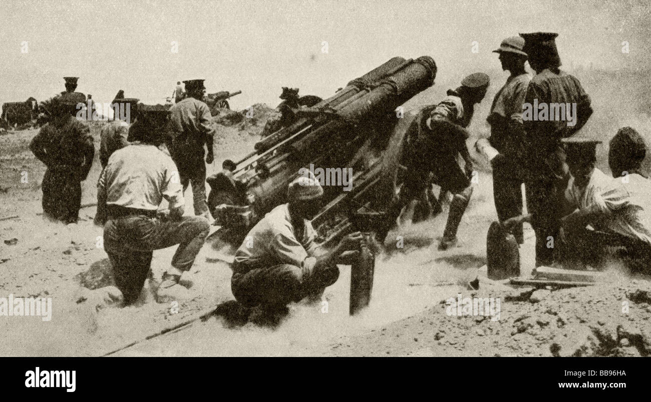 Eine britische Batterie in Aktion auf der Halbinsel Gallipoli. Stockfoto
