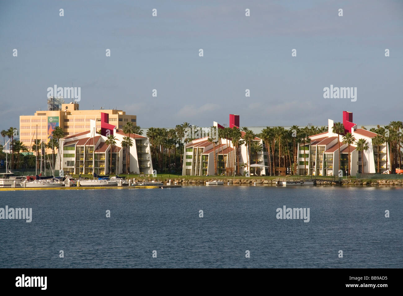 Modernen Wohnbauten entlang der Uferpromenade am Long Beach Kalifornien USA Stockfoto