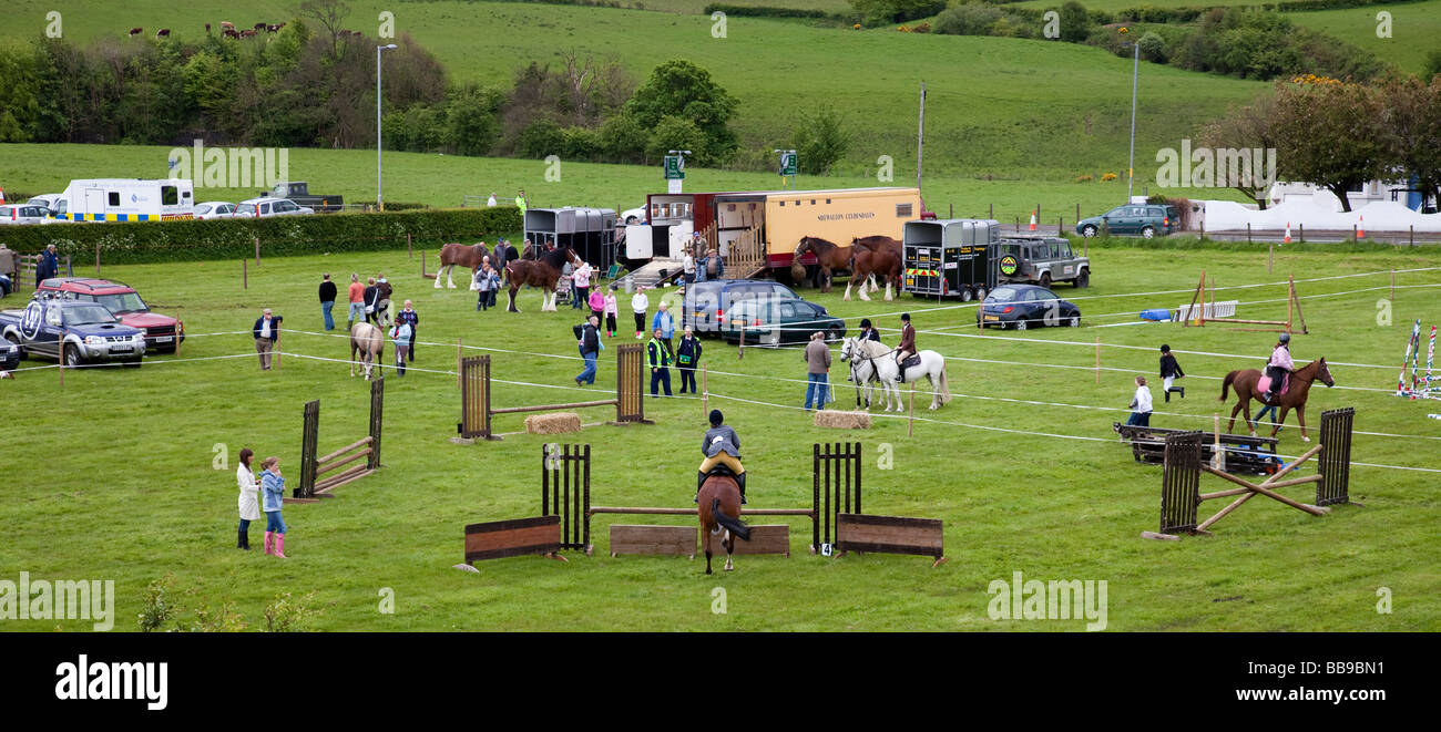 Springreiten-Kurs bei einer Landwirtschaftsausstellung. Stockfoto