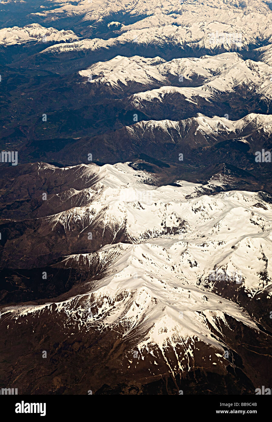 Gebirgskette der Pyrenäen in Spanien Schnee bedeckt Stockfoto