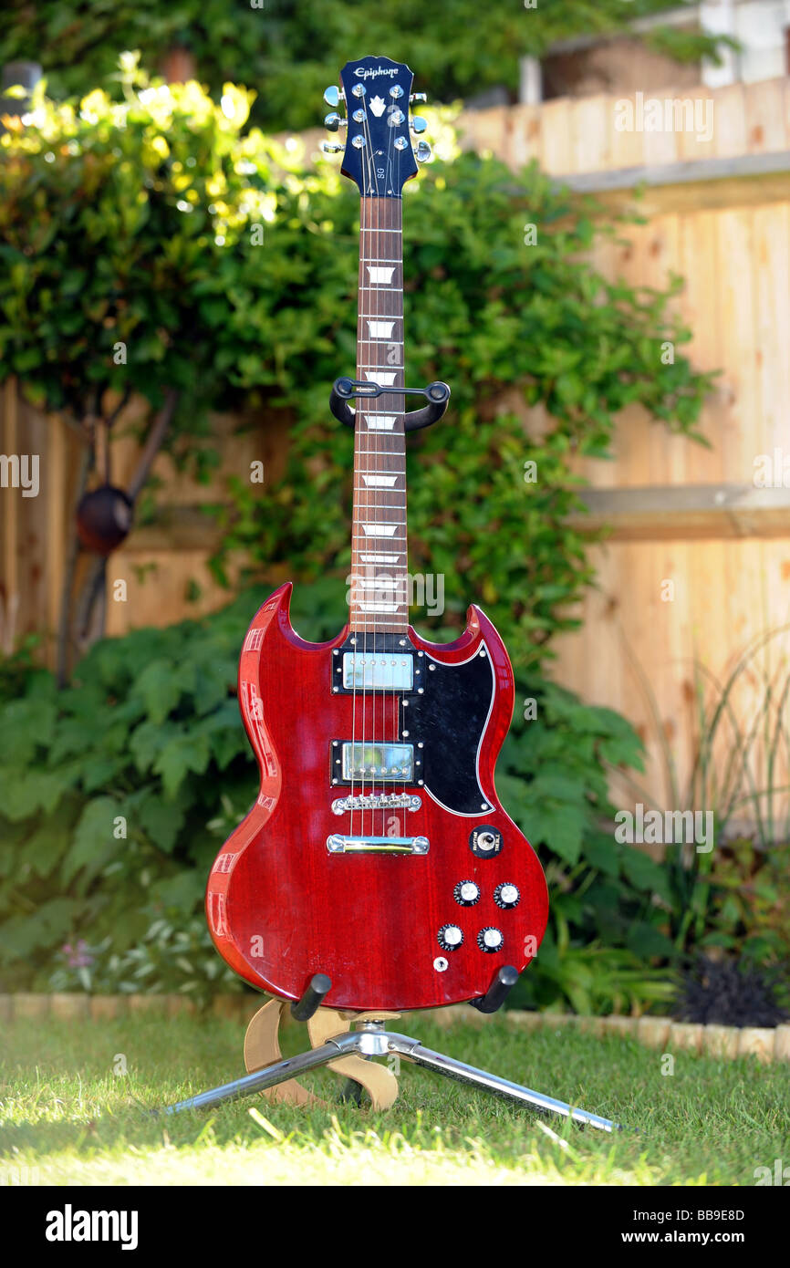 Kirsche rot Epiphone SG e-Gitarre Kopie der Gibson-Klassiker Stockfoto Kirsche rot Epiphone SG e-Gitarre Kopie der Gibson-Klassiker Stockfoto