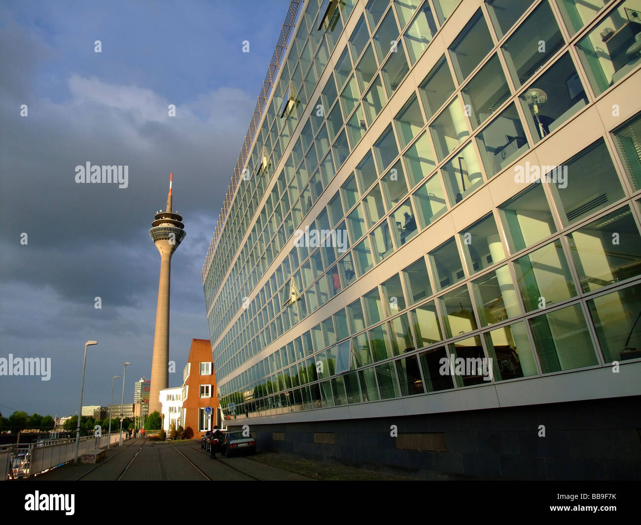 Neuer Zollhof Gebäude von dem Architekten Frank Gehry im Medienhafen - Düsseldorf - Deutschland Stockfoto