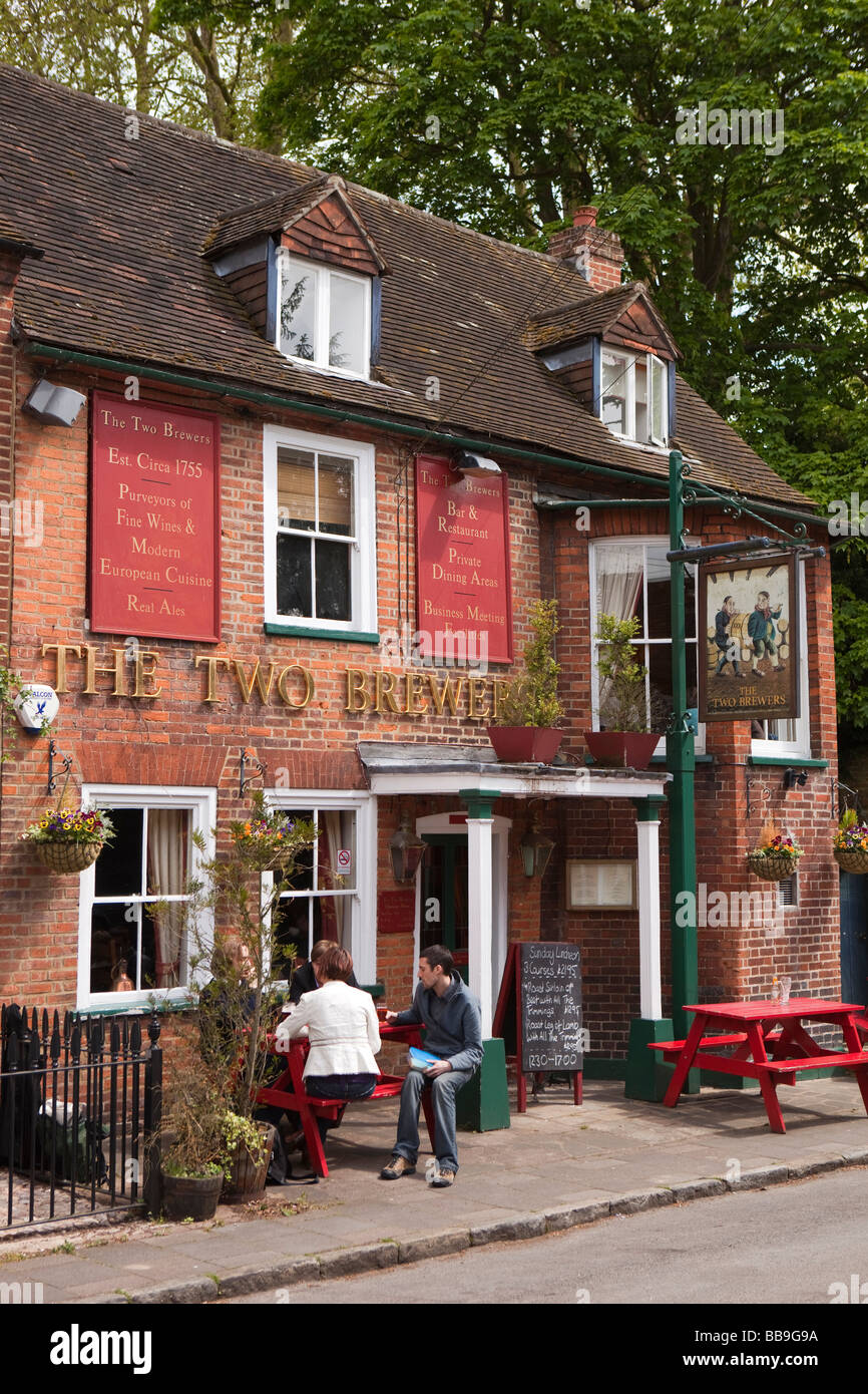 England Buckinghamshire Marlow St. Peter Straße zwei Brauereien Pub wo Jerome K Jerome Teil zwei Männer in einem Boot schrieb Stockfoto