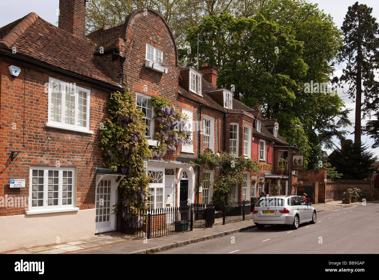 England Buckinghamshire Marlow St. Peter Straße zwei Brauereien Pub wo Jerome K Jerome Teil zwei Männer in einem Boot schrieb Stockfoto