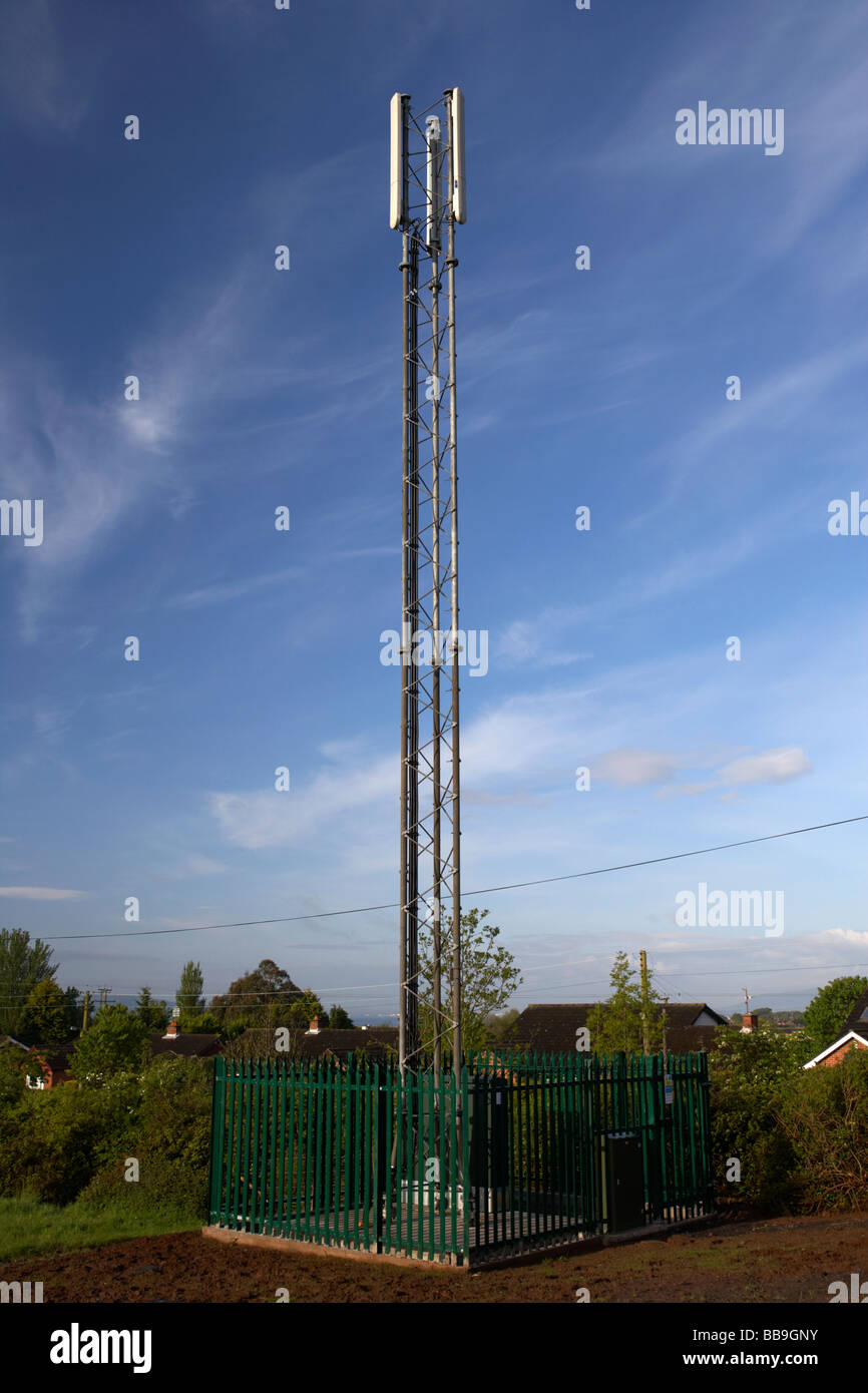 kleine Handy-Mast von Vodafone in Nordirland betrieben Stockfoto