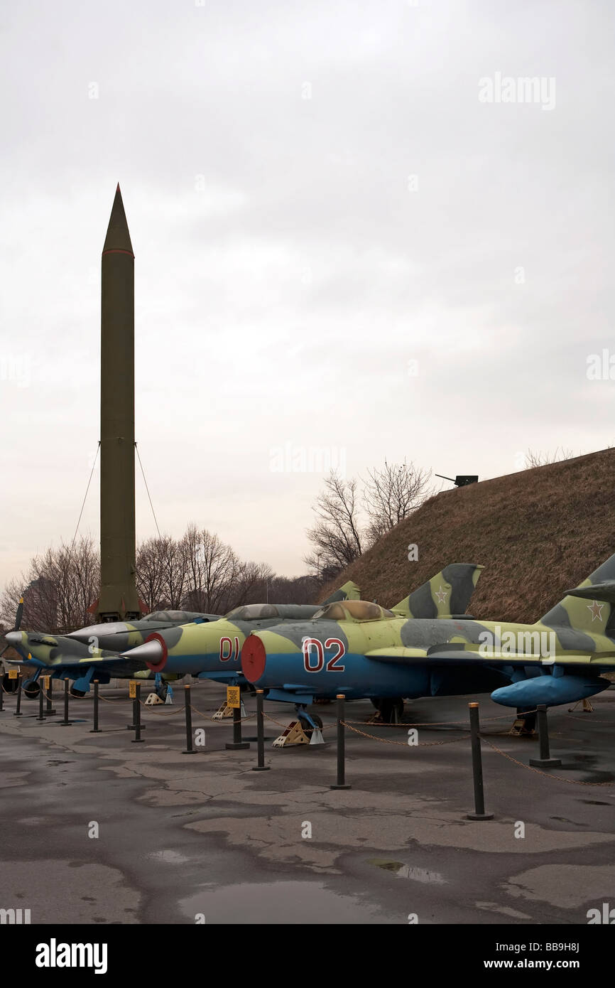 Patriotische Kiew Park Ukraine National Museum für die Geschichte des großen Vaterländischen Krieges SS-5 icbm und Flugzeuge Stockfoto