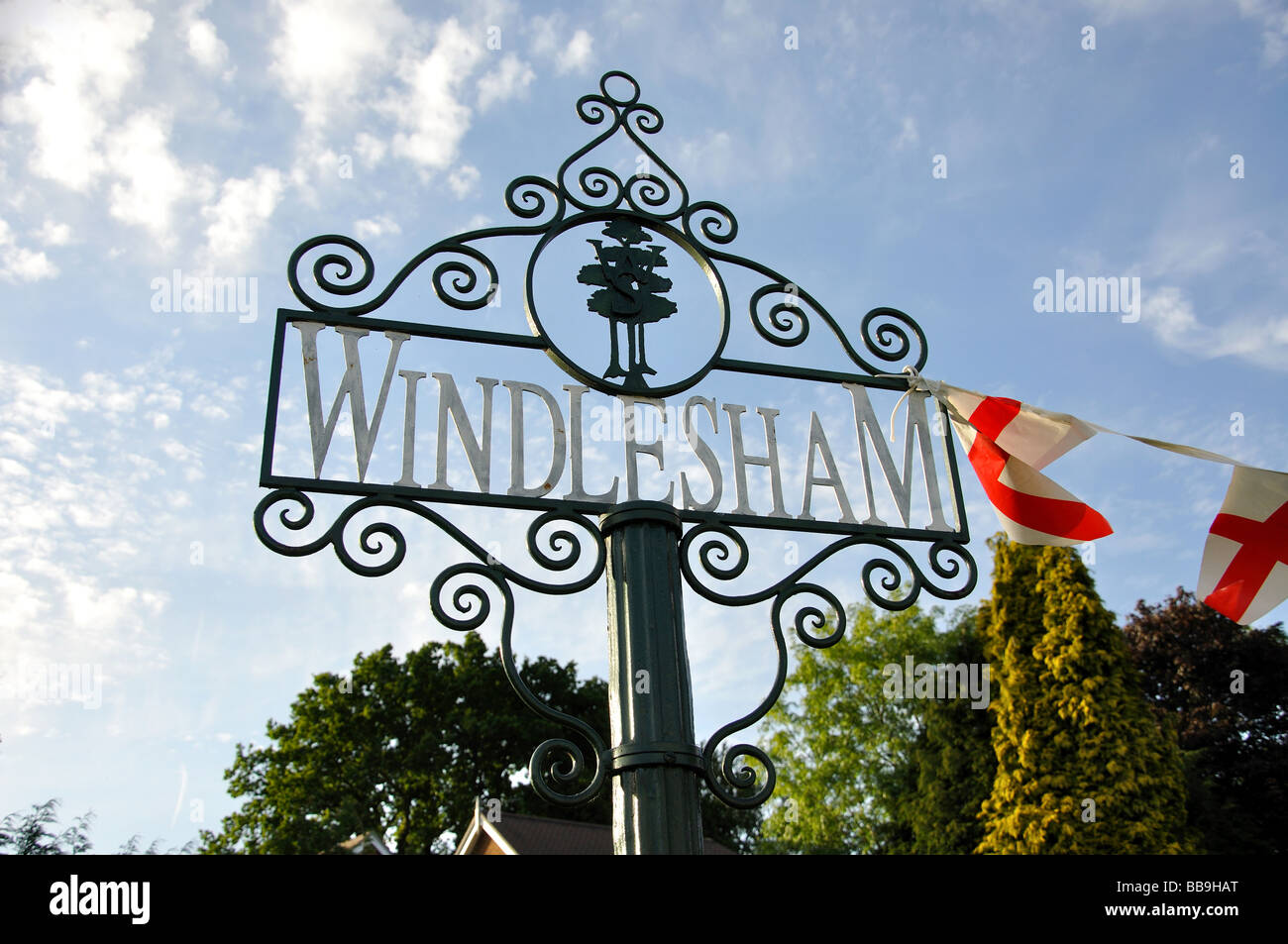 Ortsschild, Chertsey Road, Windlesham, Surrey, England, Vereinigtes Königreich Stockfoto