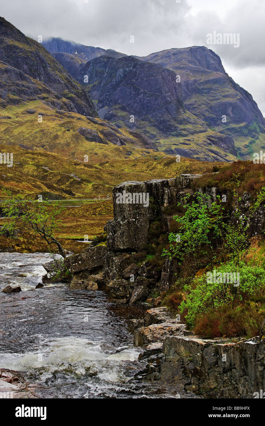 Die drei Schwestern von Glen Coe und den Fluss Coe in den schottischen Highlands Stockfoto