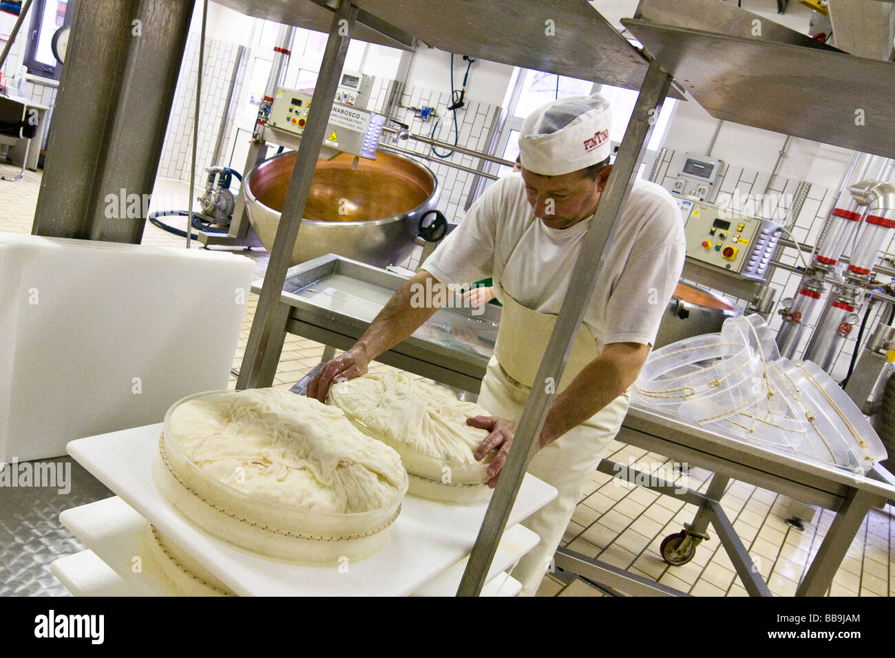 Käse-Fabrik für die Herstellung von Käse Fontina Aosta Italien Stockfoto