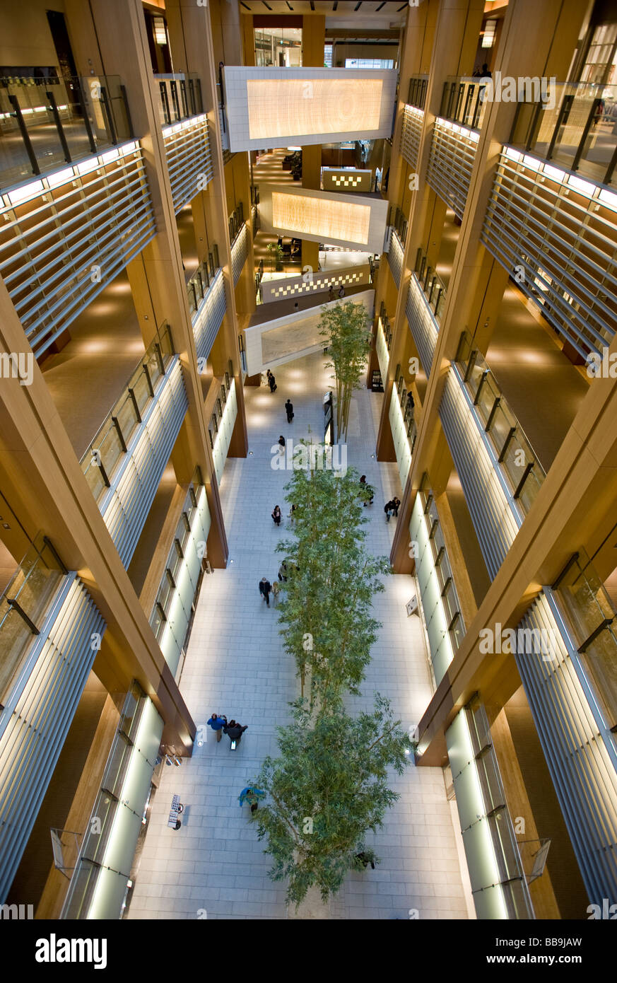 Innenansicht der Galleria Gebäude in Tokyo Midtown Roppongi Bezirk Tokio Japan Stockfoto