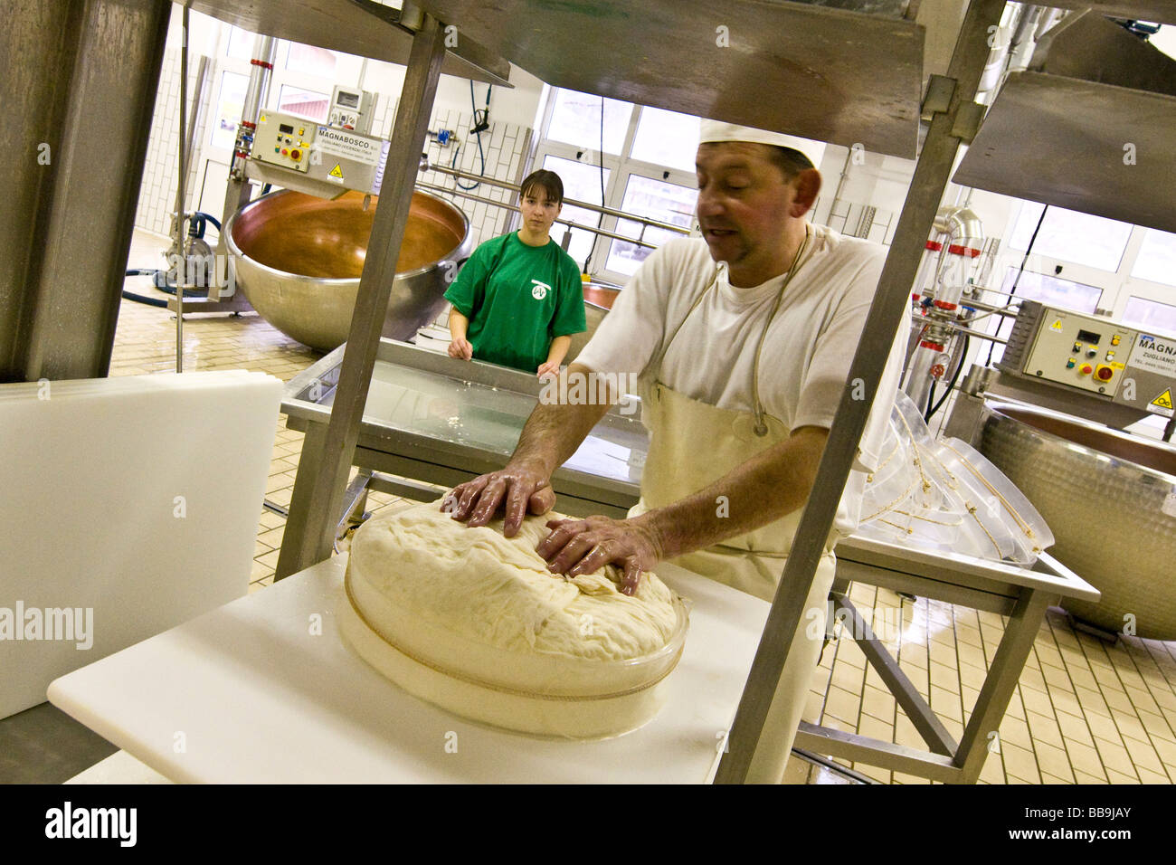 Käse-Fabrik für die Herstellung von Käse Fontina Aosta Italien Stockfoto