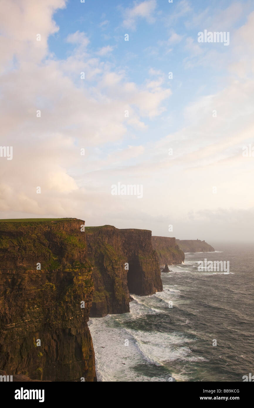Sonnenuntergang über Klippen von Moher County Clare Irland Irland Irland Europa EU Stockfoto
