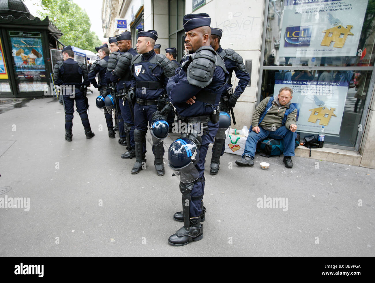 CRS in Aufruhr Getriebe, Rive Gauche, Paris Stockfoto