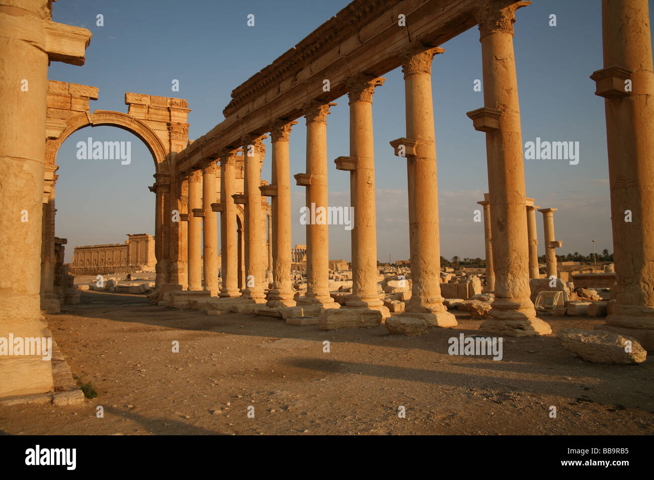 Monumentale Bogen und colonnaded Straße Palmyra Syrien Stockfoto