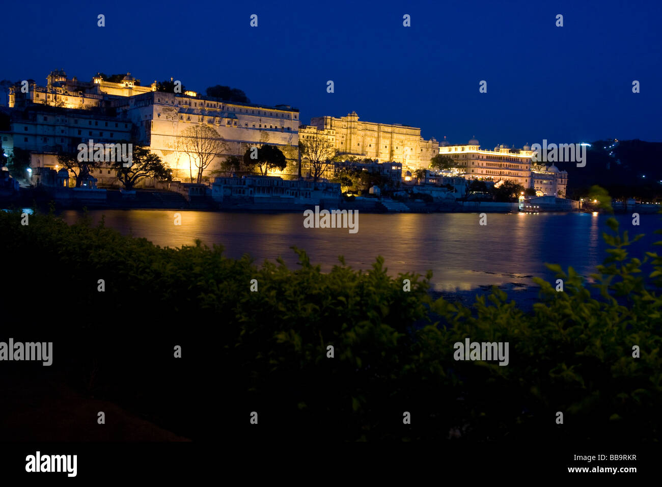 Indien Rajasthan Udaipur der Stadt Schlossanlage in der Nacht Stockfoto