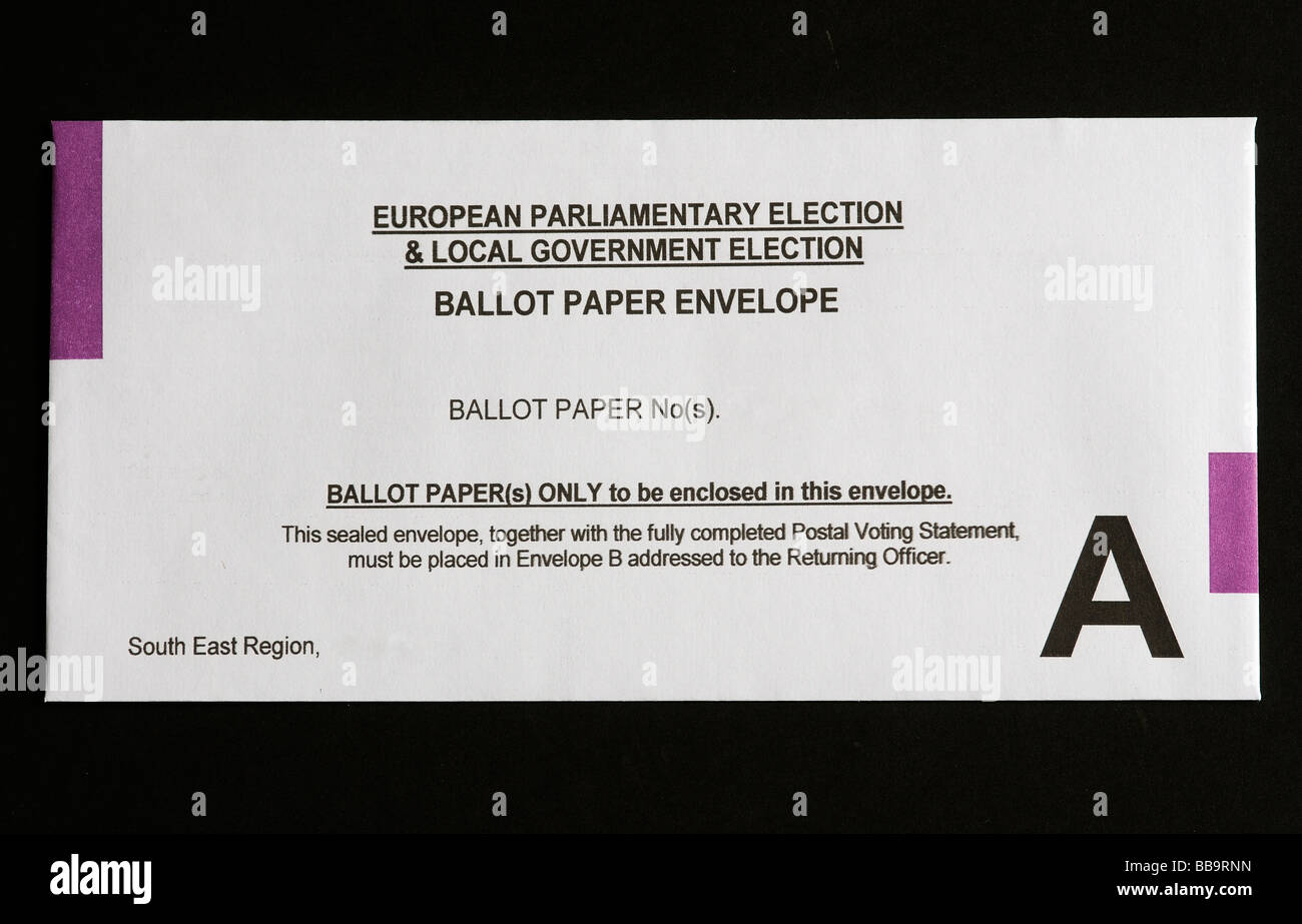 Postalische Wähler Stimmzettel Papiere Umschlag für das Europäische Parlament und die Regierung Kommunalwahl Stockfoto