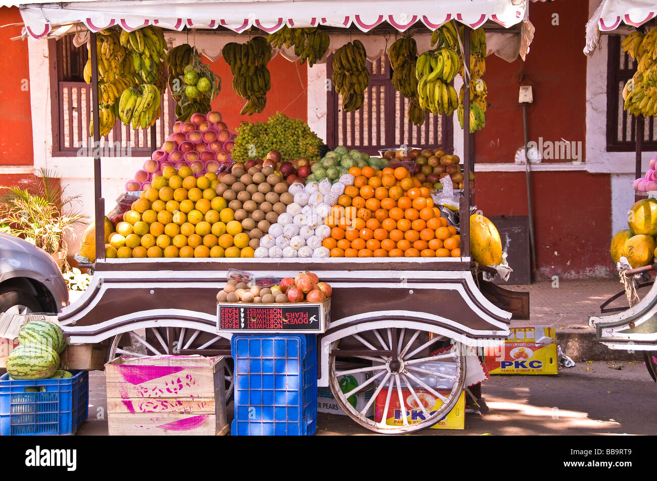 Obst-Straßenhändler in Panjim Goa Indien Stockfoto