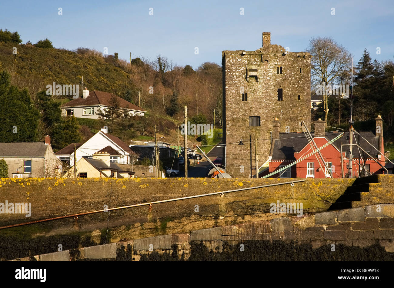 Ballhack Schloss aus dem 15. Jahrhundert, halten und Hafen, Co. Wexford, Irland Stockfoto