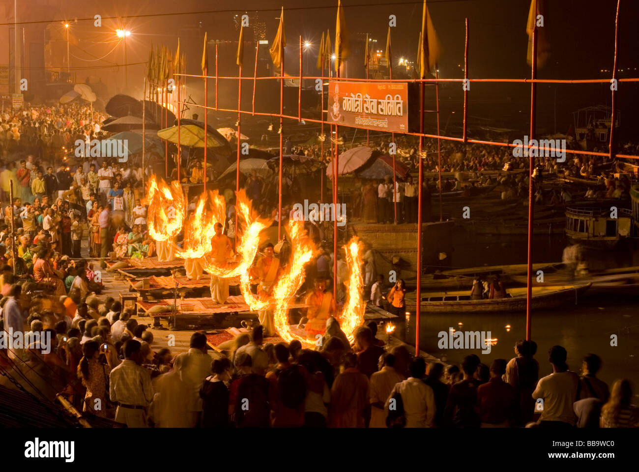 Diwali-fest - Feuer Puja, Varanasi, Indien Stockfoto