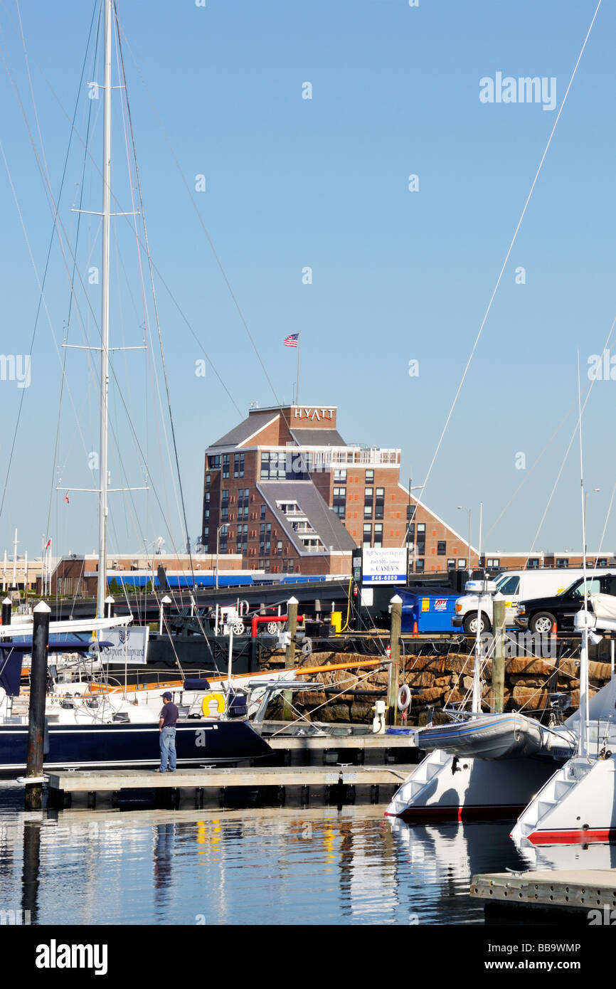 Newport Harbor Rhode-island mit Booten und Blick auf das Hyatt Regency Hotel auf Goat Island Stockfoto