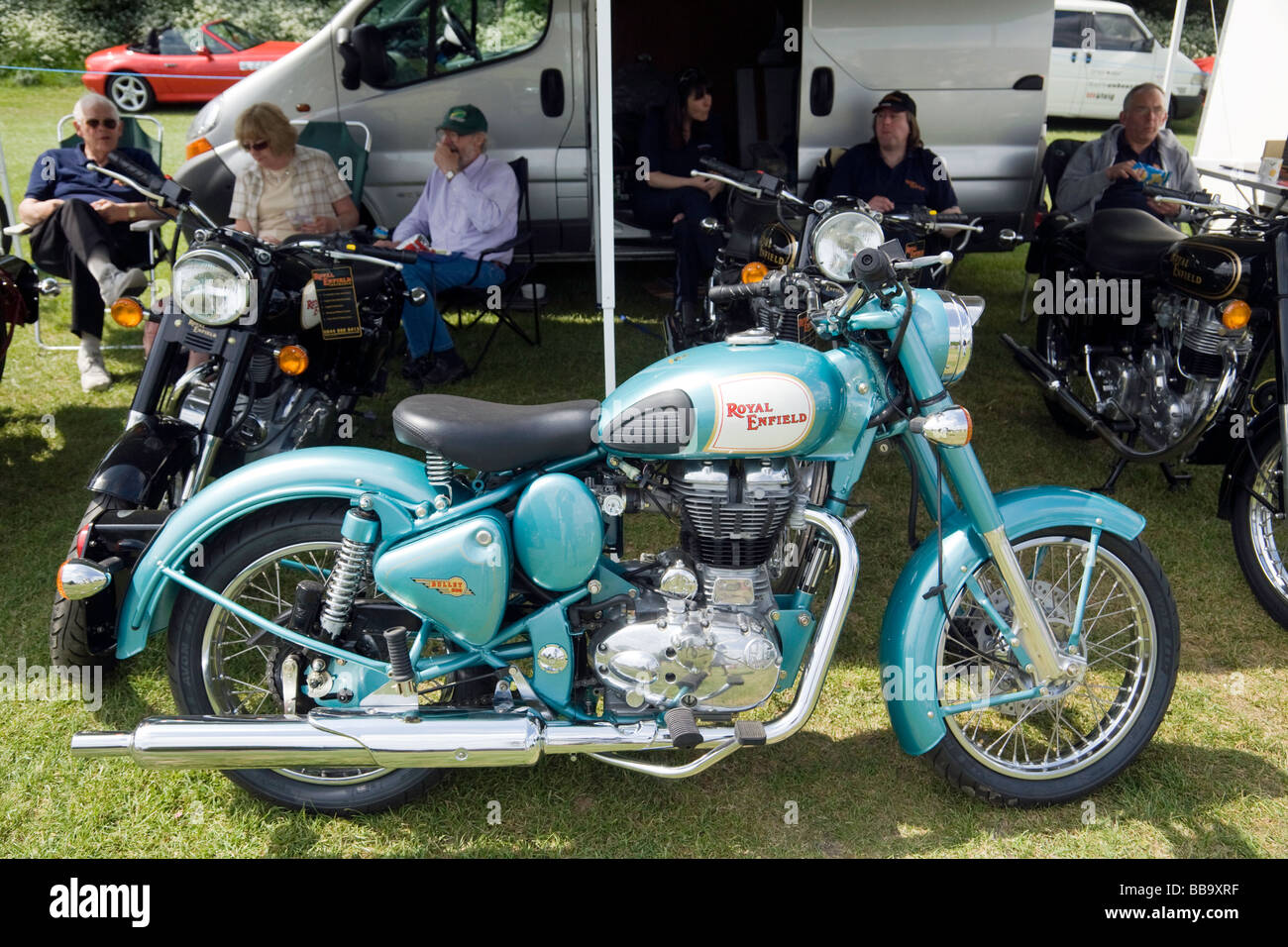 Eine blaue Kugel 500ccm Royal Enfield Motorrad Stockfoto