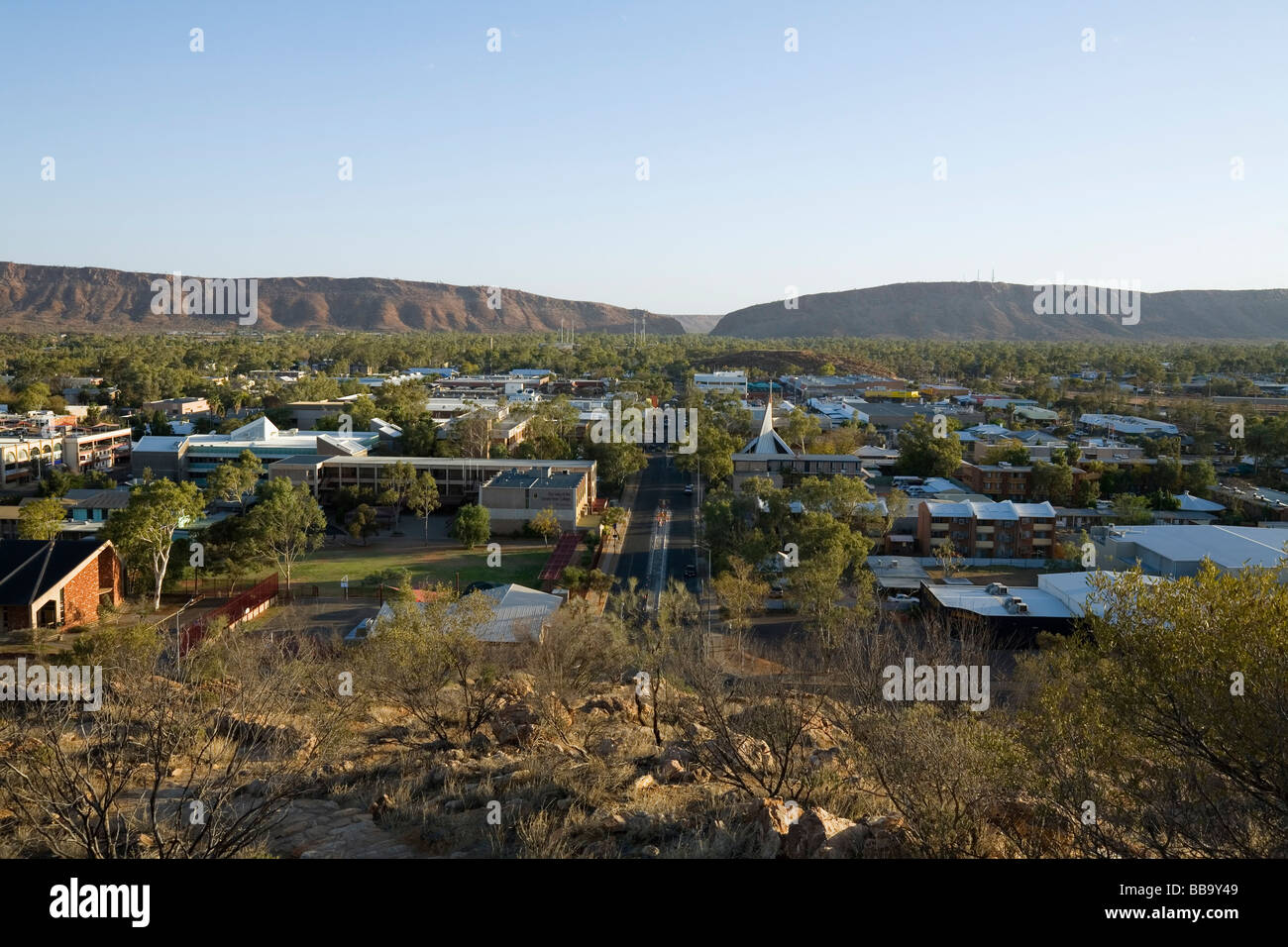 Blick über das Hinterland Stadt Alice Springs vom Anzac Hill.  Alice Springs, Northern Territory, Australien Stockfoto