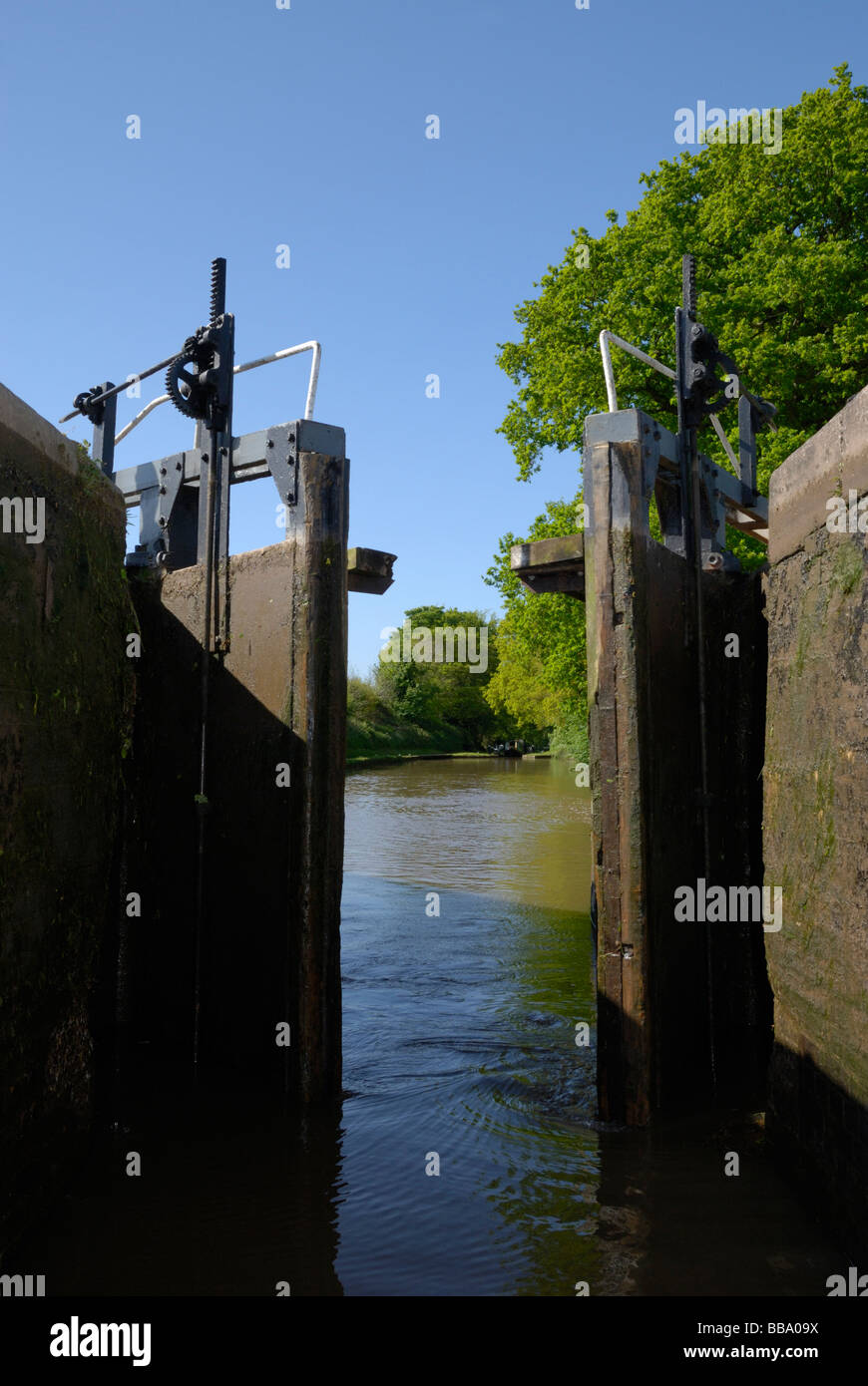 Schleusentore öffnen, Shropshire Union Canal, England Stockfoto
