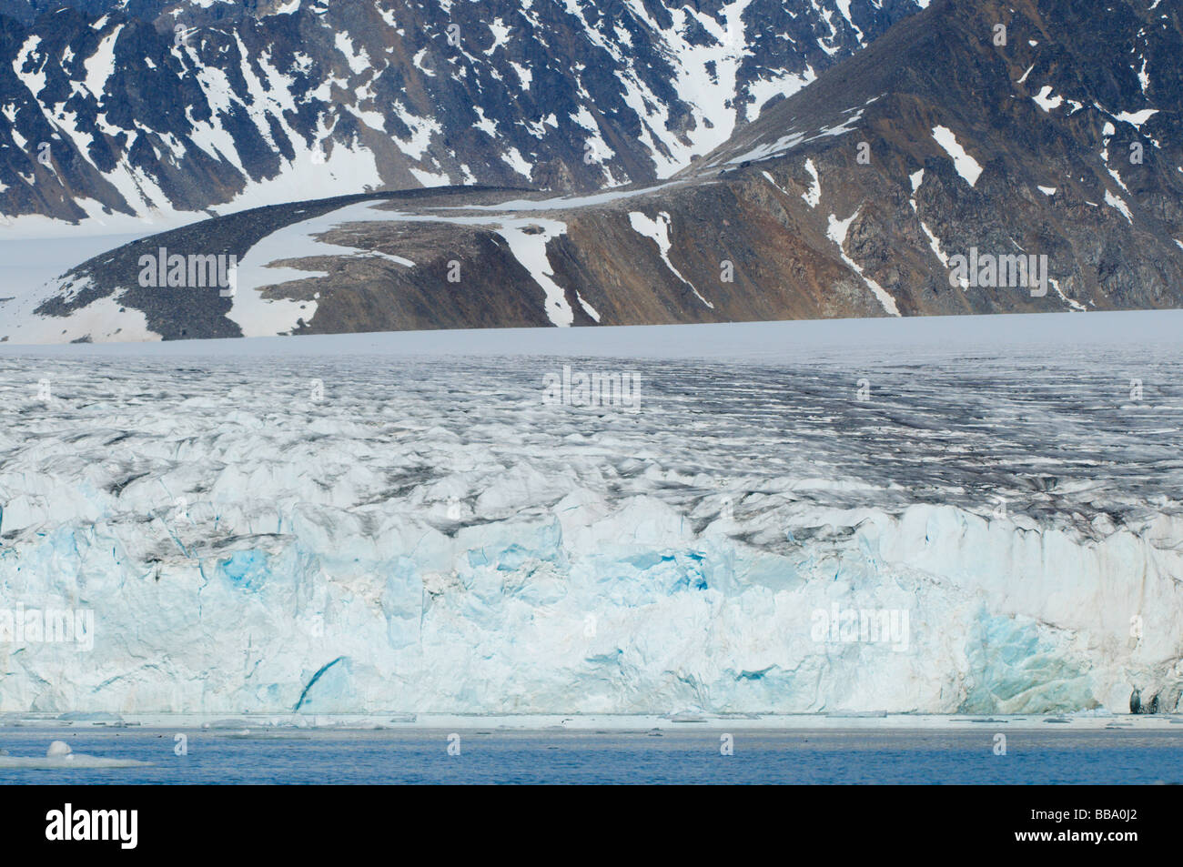 Eisformationen erstaunlich Eisberge und der Lilliehooksbreen Gletscher Spitzbergen Stockfoto