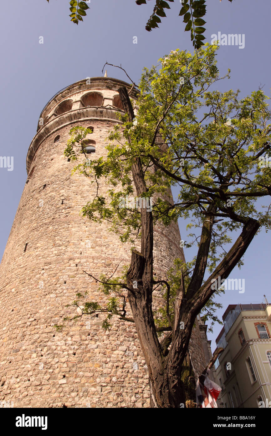 Istanbul Türkei der Galata-Turm ist ein 62 Meter hohen ehemaligen Wachturm gebaut im Jahre 1348 mit einer Aussichtsplattform Stockfoto