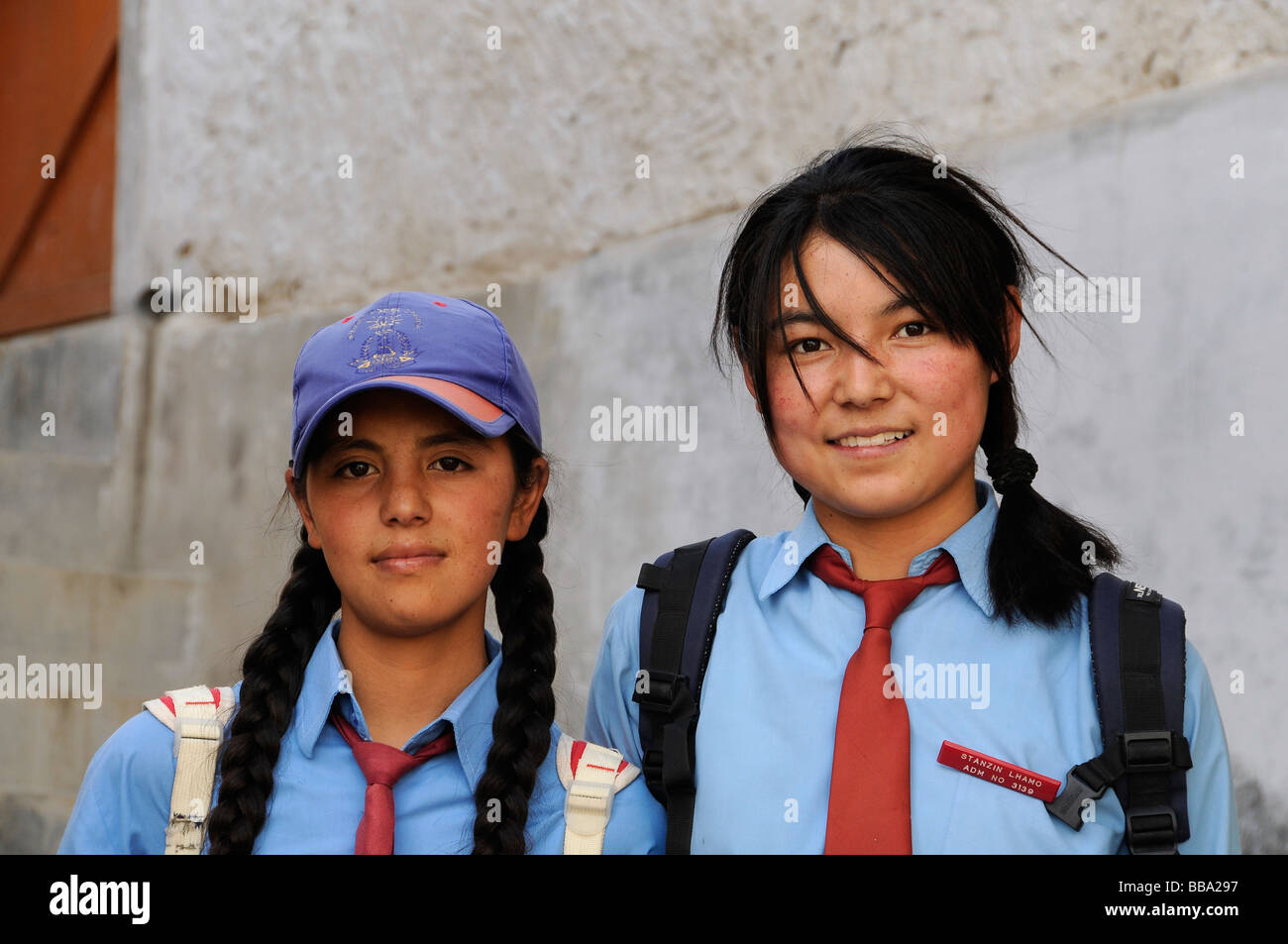 Schülerinnen und Schüler eine Schule tragen einheitliche, Leh, Ladakh, Indien, Himalaya, Asien Stockfoto