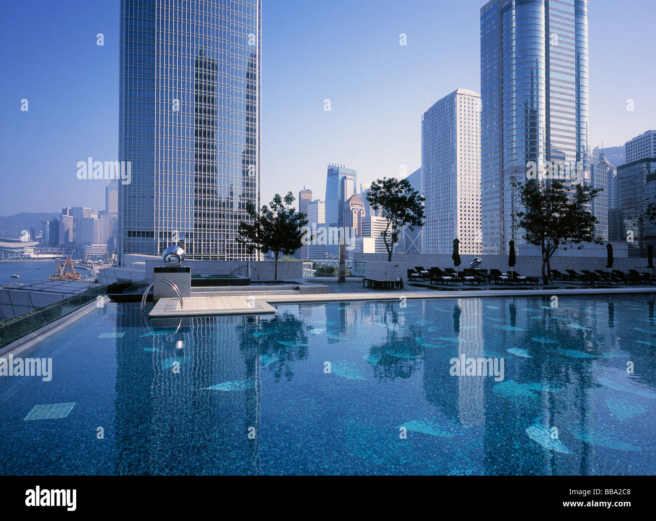 Vier Jahreszeiten Hotel-Pool im Zentrum von Hongkong Stockfoto