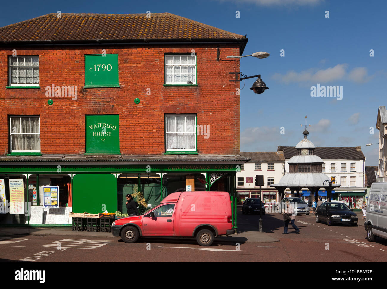 UK England Norfolk North Walsham Innenstadt Marktplatz Waterloo Geschäfte laden in historische Einzelhandelsimmobilie Stockfoto